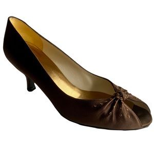 Stuart Weitzman GloTallulah chocolate satin, kitten heel, peeptoe size 8